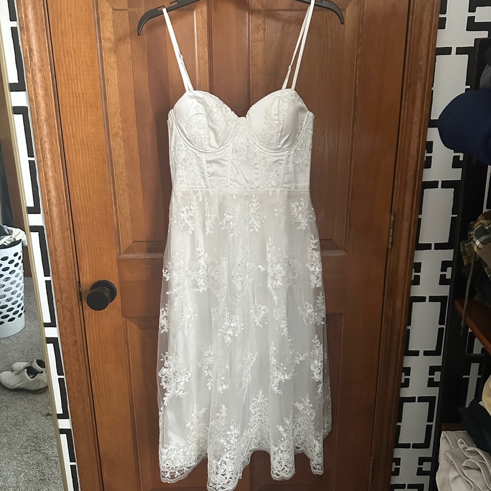 My Darling Daydreamer White Lace Bustier Midi Dress
Lulus